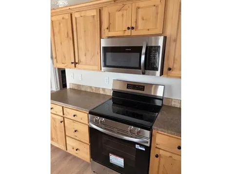 503 SE 157th Avenue Portland OR 97233