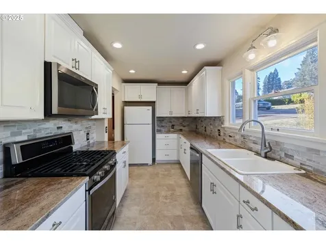 1530 Urban Lane NW Salem OR 97304