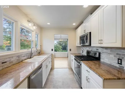 1530 Urban Lane NW Salem OR 97304
