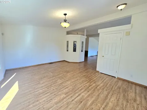 290 Bentridge Road Oakland OR 97462
