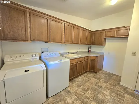 290 Bentridge Road Oakland OR 97462