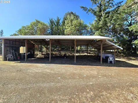 290 Bentridge Road Oakland OR 97462