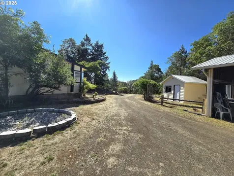 290 Bentridge Road Oakland OR 97462