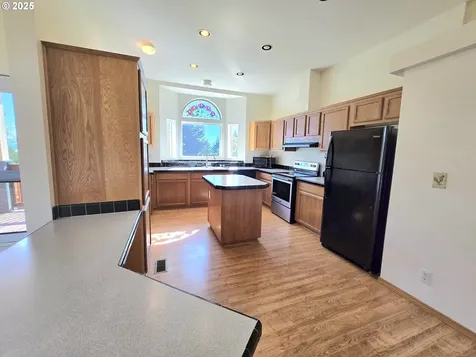 290 Bentridge Road Oakland OR 97462