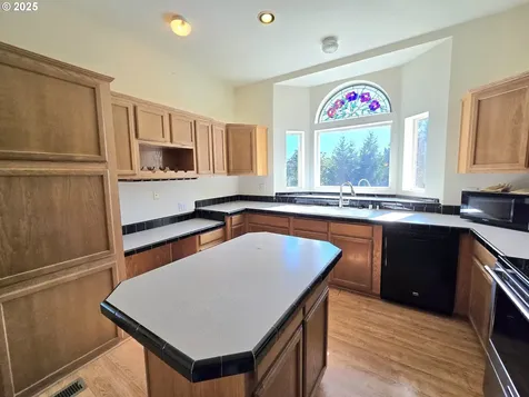 290 Bentridge Road Oakland OR 97462