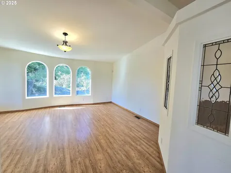 290 Bentridge Road Oakland OR 97462