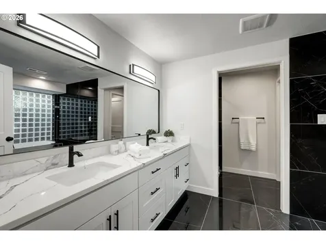8885 SW Whitepine Lane Portland OR 97225