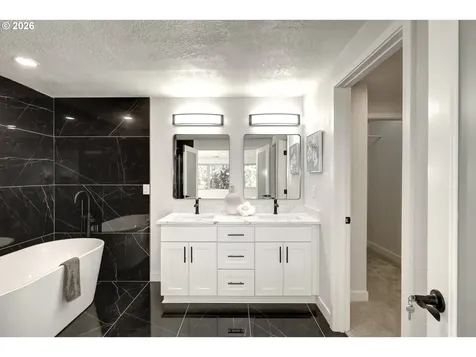 8885 SW Whitepine Lane Portland OR 97225