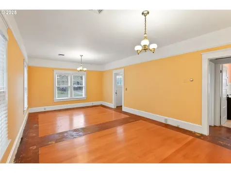 619 B Street Silverton OR 97381