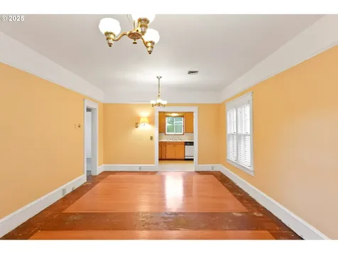 619 B Street Silverton OR 97381