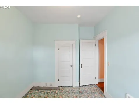 619 B Street Silverton OR 97381