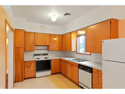 619 B Street Silverton OR 97381