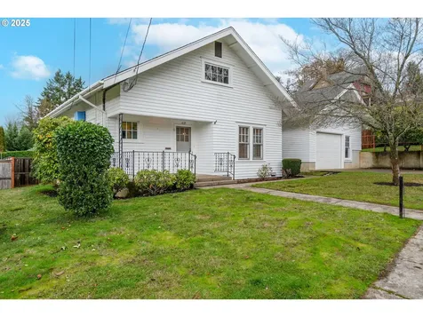 619 B Street Silverton OR 97381