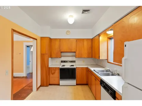 619 B Street Silverton OR 97381