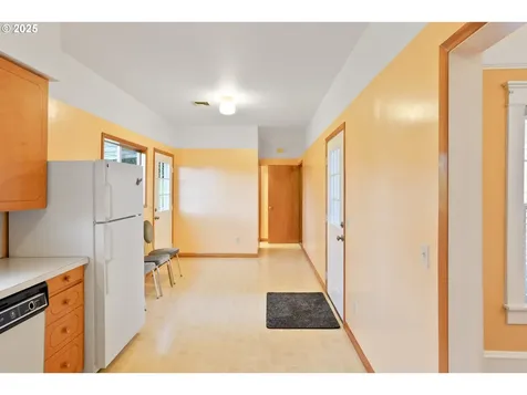 619 B Street Silverton OR 97381