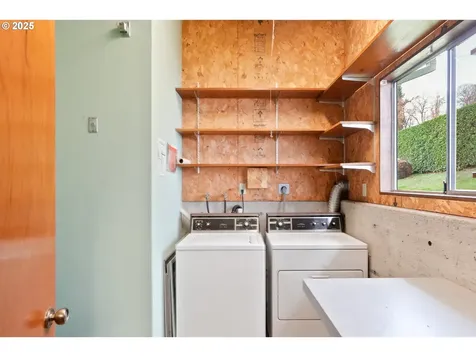 619 B Street Silverton OR 97381