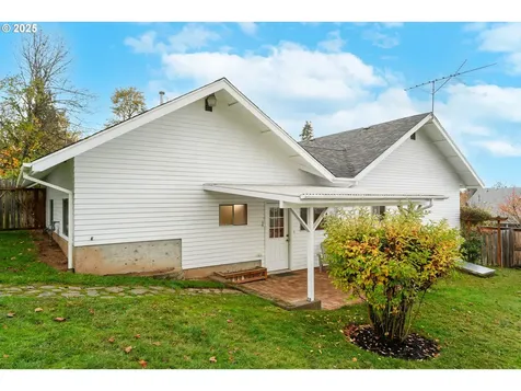 619 B Street Silverton OR 97381