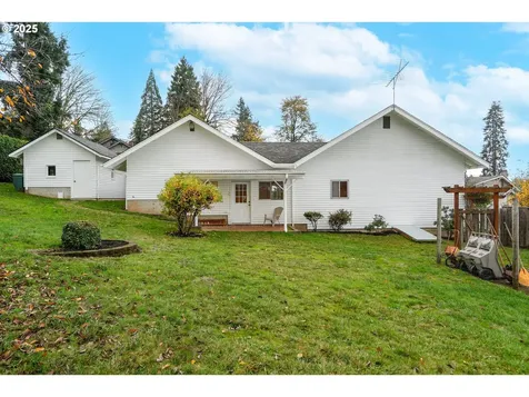 619 B Street Silverton OR 97381