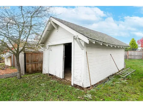 619 B Street Silverton OR 97381