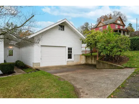 619 B Street Silverton OR 97381