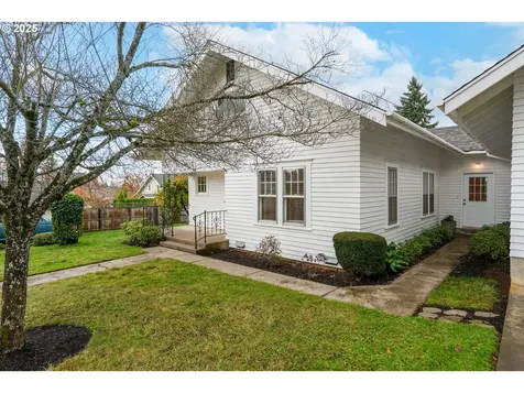 619 B Street Silverton OR 97381
