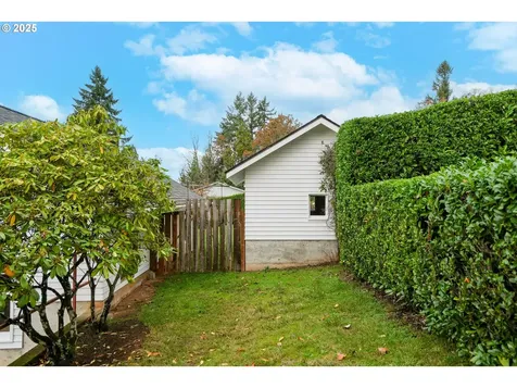 619 B Street Silverton OR 97381