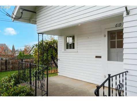 619 B Street Silverton OR 97381