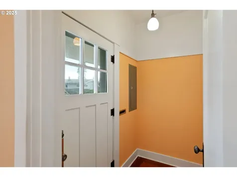619 B Street Silverton OR 97381