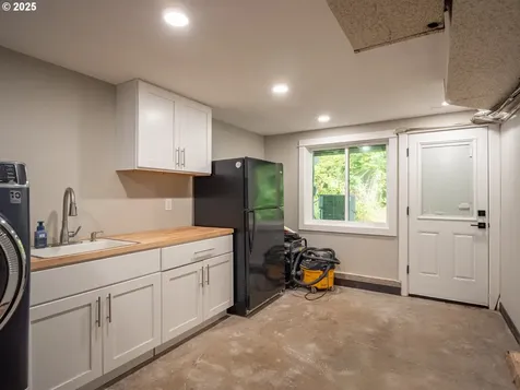 15981 S Neibur Road Oregon City OR 97045
