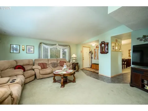 1412 NW Wallace Road Mcminnville OR 97128