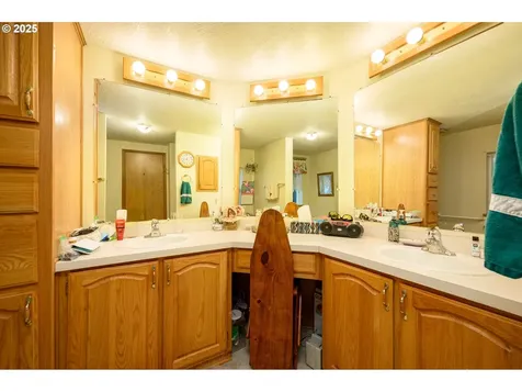 1412 NW Wallace Road Mcminnville OR 97128