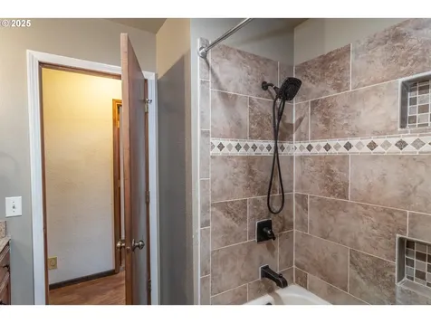 1006 Woodwillow Drive Roseburg OR 97471
