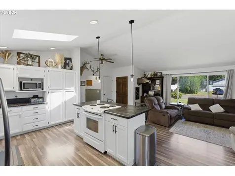 165 SW 12th Avenue Canby OR 97013