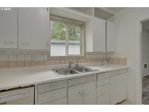 132 N Maple Street Kelso WA 98626