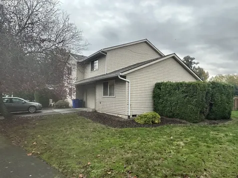 1042/1108 NE Lija Loop Portland OR 97211