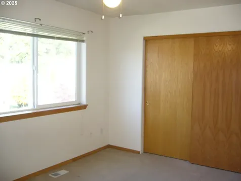 1042/1108 NE Lija Loop Portland OR 97211