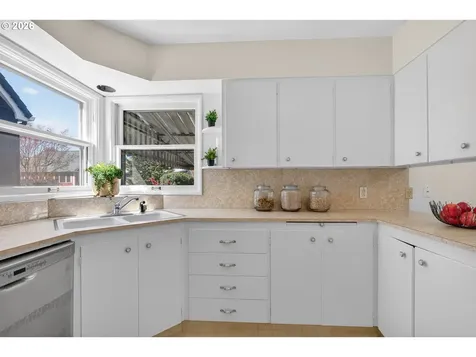 4305 NE Hazelfern Place Portland OR 97213