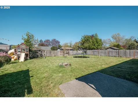 3197 Columbine Street Lebanon OR 97355