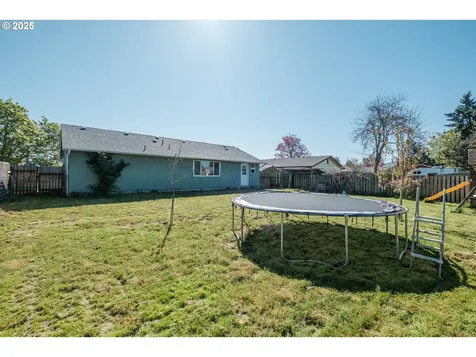 3197 Columbine Street Lebanon OR 97355
