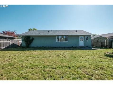 3197 Columbine Street Lebanon OR 97355