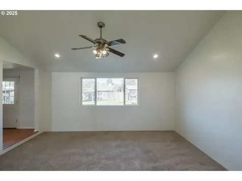 3197 Columbine Street Lebanon OR 97355