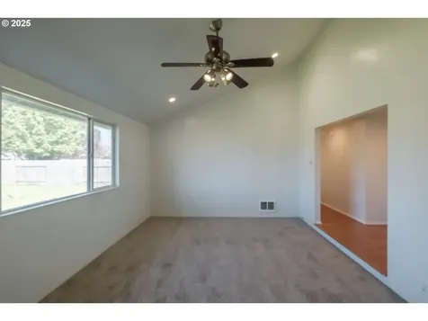 3197 Columbine Street Lebanon OR 97355