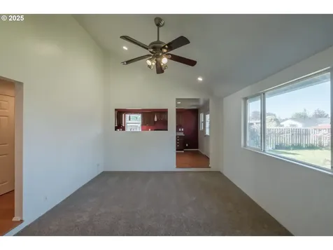 3197 Columbine Street Lebanon OR 97355