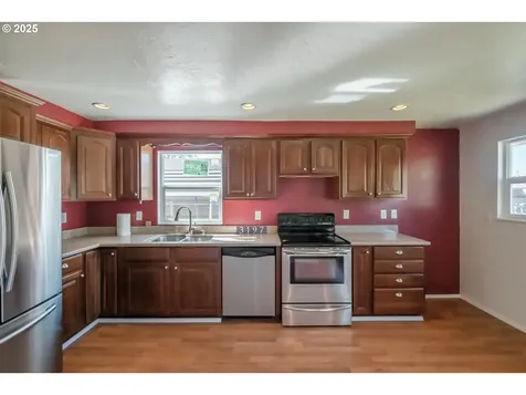 3197 Columbine Street Lebanon OR 97355
