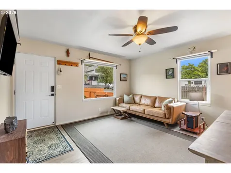 1331 NE Klamath Avenue Roseburg OR 97470