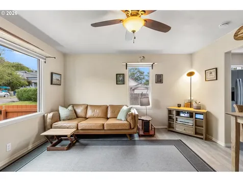 1331 NE Klamath Avenue Roseburg OR 97470