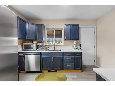 1331 NE Klamath Avenue Roseburg OR 97470