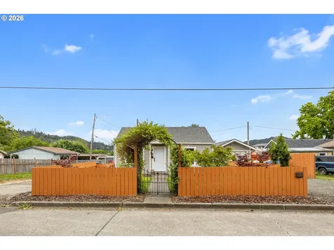 1331 NE Klamath Avenue Roseburg OR 97470