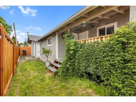 1331 NE Klamath Avenue Roseburg OR 97470