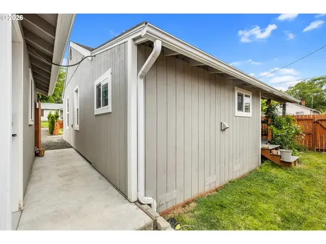 1331 NE Klamath Avenue Roseburg OR 97470